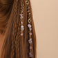 Spiralny warkocz i wisiorek z włosów w stylu dreadlock