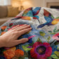 🌼 Przytulny i miękki koc flanelowy we wzór kwiatów 🛋️💐