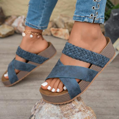 👡 50% ZNIŻKI! ☀️ Sandały na koturnie – z podwójnymi paskami i platformą, idealne do modnej letniej stylizacji 💃