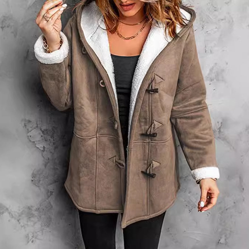 🔥 Nieuw & Trendy 🧥 Dames Suède Jas met Capuchon en Pluche Voering ✨ warme uitstraling, zachte comfort & elegante winterstijl