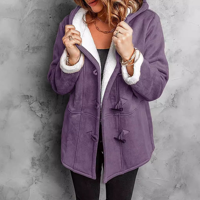 🔥 Nieuw & Trendy 🧥 Dames Suède Jas met Capuchon en Pluche Voering ✨ warme uitstraling, zachte comfort & elegante winterstijl